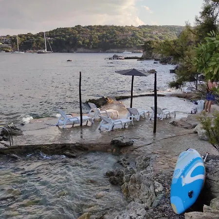 Semesterbostad Luxury Garden, Pool, Tennis, Private Beach In